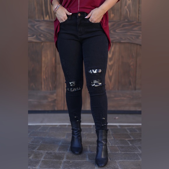 NWT Judy Blue Leopard Patch Skinny Black Jeans - Picture 2 of 10